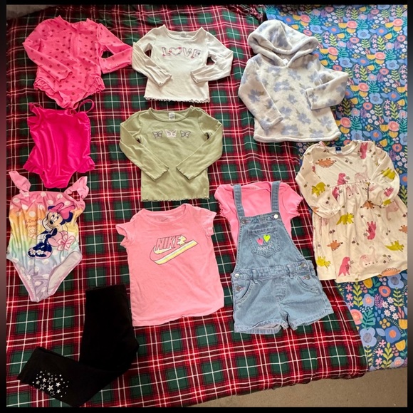 Girls 4T clothing bundle - Picture 1 of 11